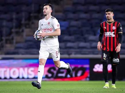 אך אז הוא וקבוצתו התעוררו. אוז`בולט (מאור אלקסלסי)