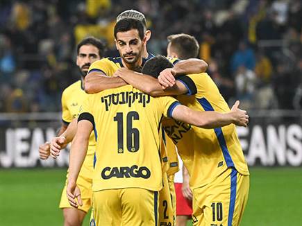 ועכשיו: מכבי חיפה בסמי עופר (ברני ארדוב)