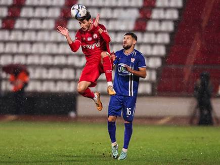 הרבה הגבהות והנעת כדור דרך האגפים (מאור אלקסלסי)