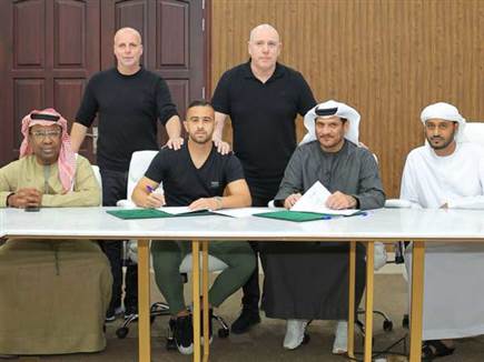 סבע במעמד החתימה