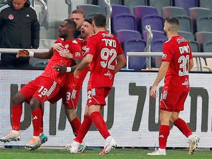 הקרח נשבר עם שער של צ'יבוטה (צילום: אלן שיבר)