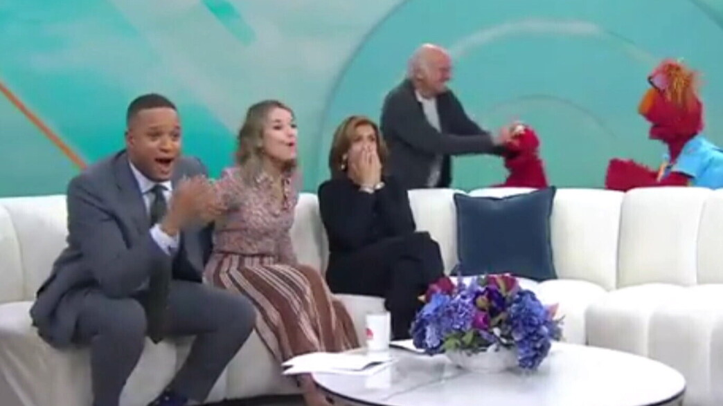 לארי דייוויד תוקף את אלמו בשידור חי