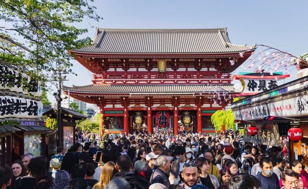 מקדש יפן תיירים  (צילום: Christian Mueller, shutterstock)