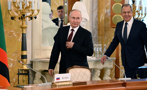 נשיא רוסיה פוטין ושר החוץ סרגיי לברוב (צילום: רויטרס)