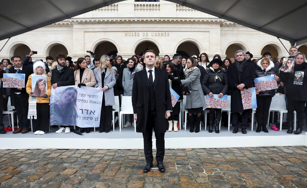 מקרון בטקס למען החזרת החטופים, פריז (צילום: ap)