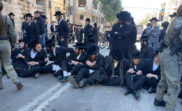 הפגנות בירושלים נגד דרישת המשטרה לנתח גופת נער (צילום: דוברות המשטרה)