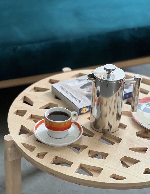 שולחנות קפה לסלון ג גילה בביץ' שולחן נגזרת  (צילום:  קרן בר)