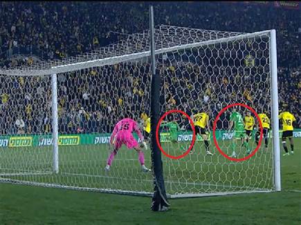 הזווית האחורית - לסילבה יש זווית לראות את הכדור