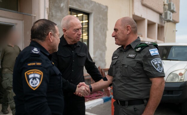 שר הביטחון גלנט ולוחמי הימ"מ (צילום: אריאל חרמוני, משרד הביטחון)
