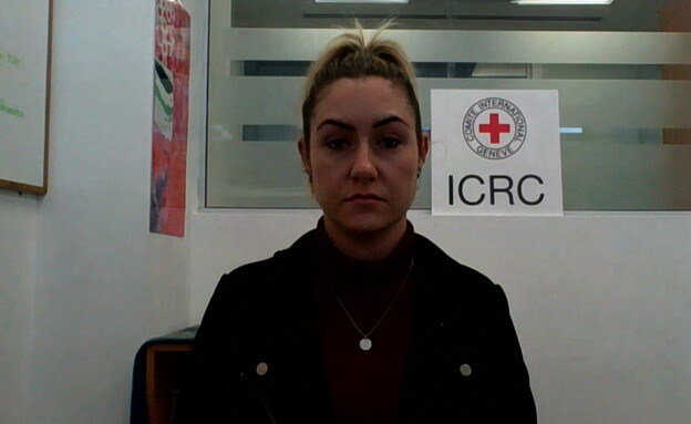 שרה דיוויס, דוברת הצלב האדום בישראל