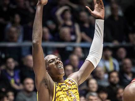 קווין הרווי. שוב לוהט (עודד קרני)