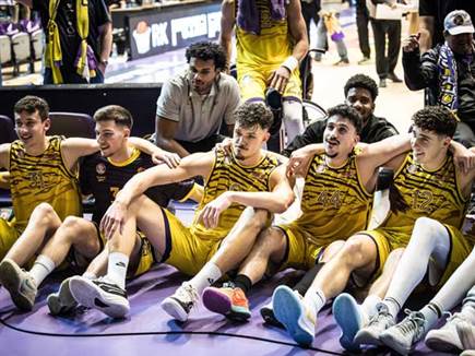 מאושרים בצהוב (עודד קרני)