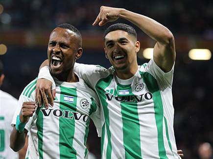 וחגג עם חבריו לקבוצה (מאור אלקסלסי)