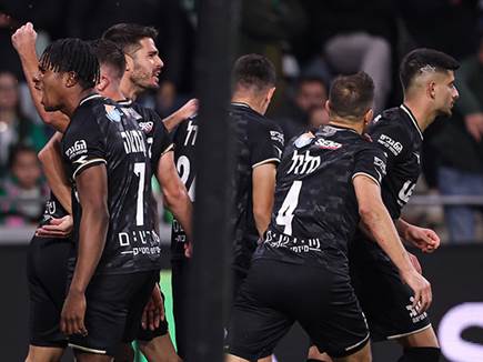 וחגג עם הפועל חיפה (מאור אלקסלסי)