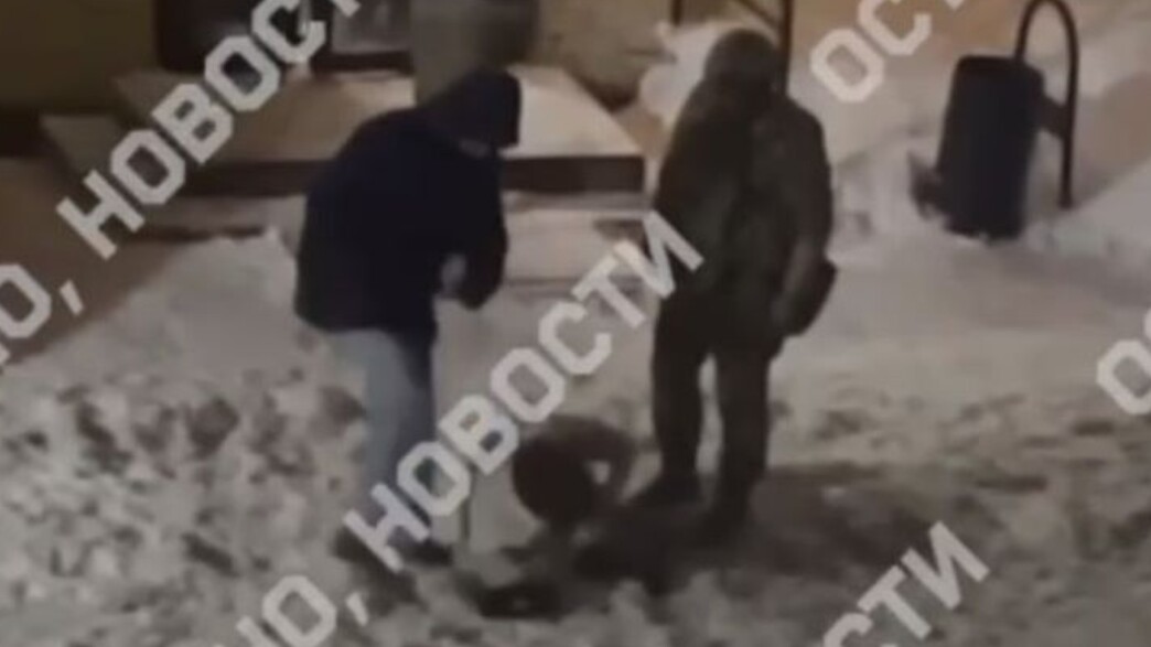 משטרה מכה בליינים הומואים, טולה, רוסיה (צילום: Telegram)