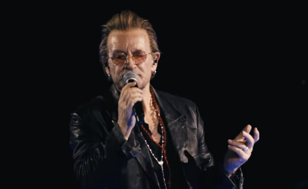 סולן U2 בונו על הבמה בהופעה בלאס וגאס, 2024 (צילום: instagram)