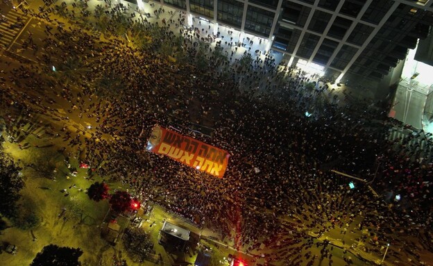 אלפי מפגינים בקפלן בדרישה לקיום בחירות (צילום: יאיר פלטי)