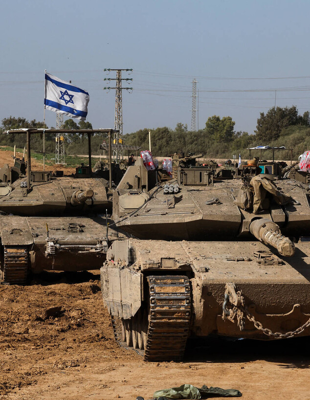 טנקים ישראלים בגבול עזה, דצמבר 2023 (צילום: Jack Guez, AFP via Getty Images)