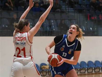 (ברני ארדוב, מנהלת ליגת העל לנשים בכדורסל) (צילום: ספורט 5)