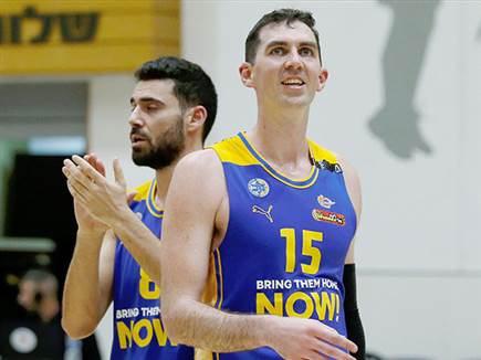 איש המשחק. ג`ייק כהן (אלן שיבר)