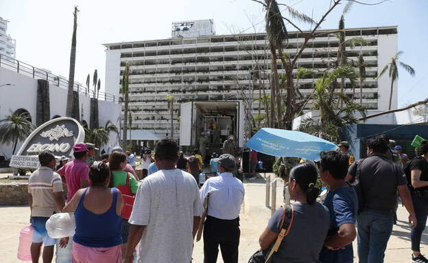 אקפולקו מקסיקו אורחי מלון (צילום: SALVADOR VALADEZ , getty images)