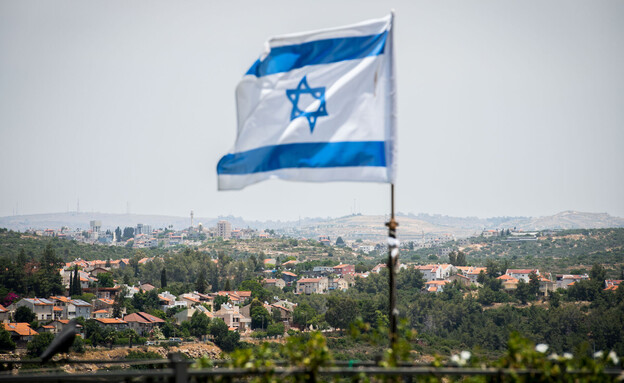 דגל ישראל, התנחלות (צילום: פלאש 90)