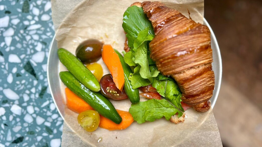 רומיה. ארוחת בוקר בשוק רומיה. ארוחת בוקר בשוק