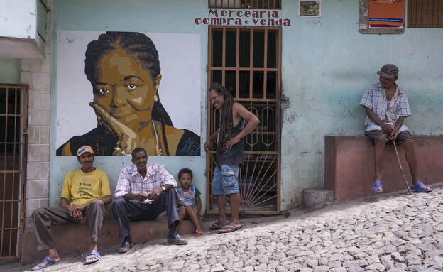 תושבים וסזריה אבורה כף ורדה (צילום: Salvador Aznar, shutterstock)