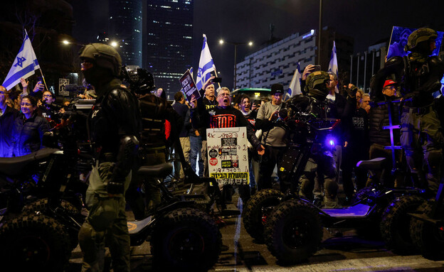 הפגנה נגד הממשלה בתל אביב (צילום: reuters)