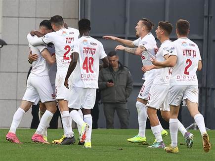 בדרך לחגיגות של האורחים (דני מרון)