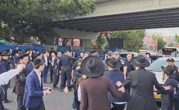 הפגנת חרדים בכביש גהה (צילום: לפי סעיף 27 א')