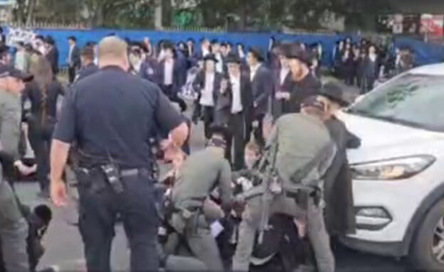 הפגנת חרדים בכביש גהה (צילום: לפי סעיף 27 א')