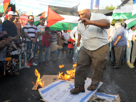ניקרגואה דורך על דגל ישראל (צילום: AFP / Stringer, getty images)