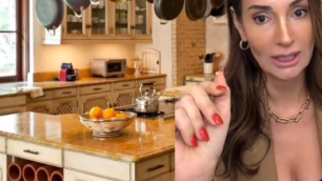 מעצבת פוסלת טרנדים. סירים ומחבתות בתצוגה