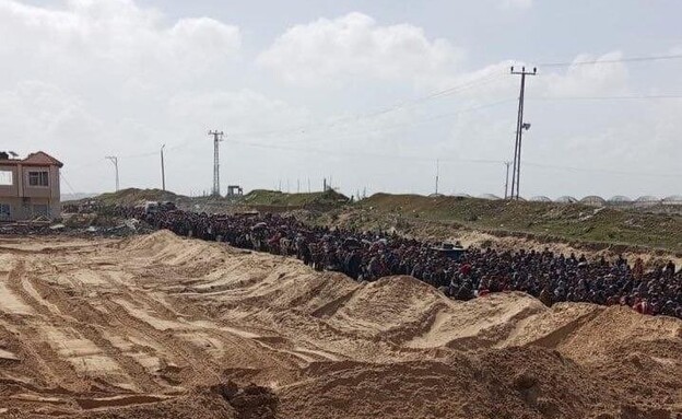 אלפי עזתים עוזבים את שכונת חאמאד ממערב ל'חאן יונס