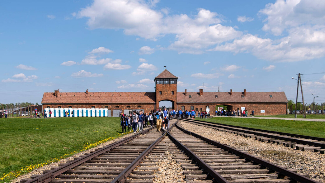 אושוויץ בירקנאו פולין פסי רכבת