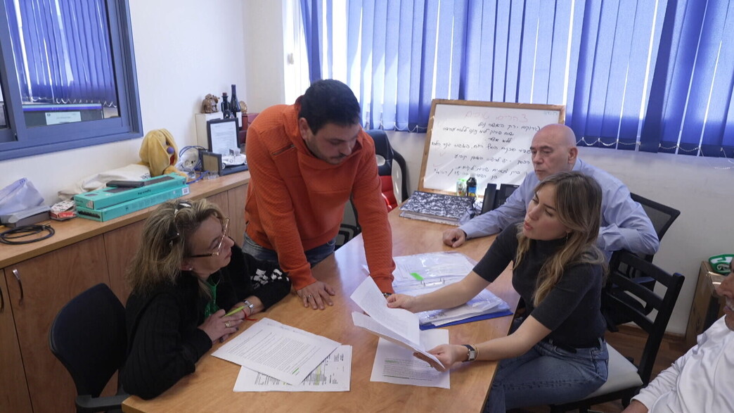 ג'ניה ויוליה גרויסברג שעקצו לקוחות קשישים