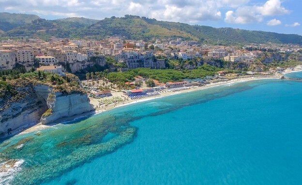 העיר טרופאה חוף האלים איטליה (צילום: GagliardiPhotography, shutterstock)