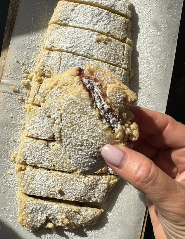 מגולגלות פריכות עם ריבת תותים