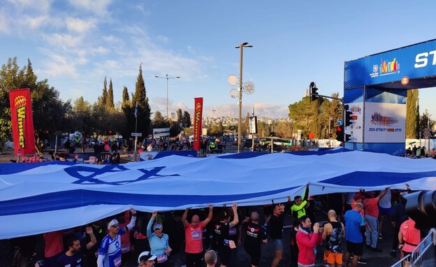 דגל ישראל במירוץ ירושלים (צילום: sportphotography)
