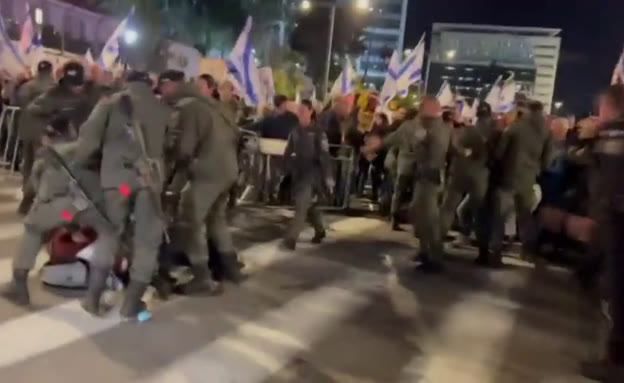 עימותים בין המפגינים למשטרה בצומת קפלן