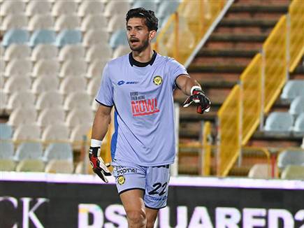 אך למזלה של נתניה היה לה את עומר ניראון שהציג יכולת מרהיבה בין הקורות (ברני ארדוב)