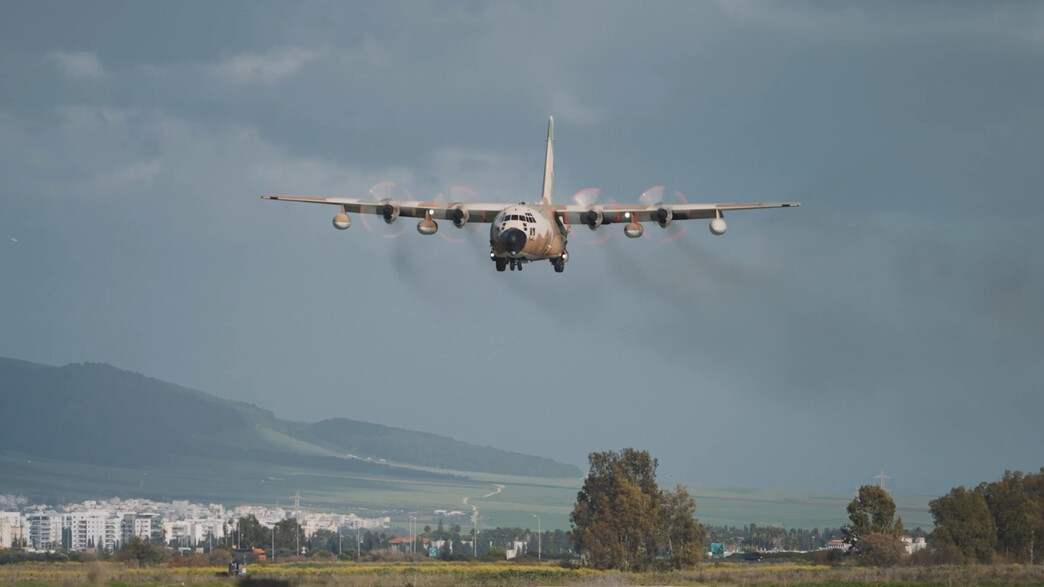 מטוס חיל האוויר בהכנה לצפון (צילום: דובר צה"ל)