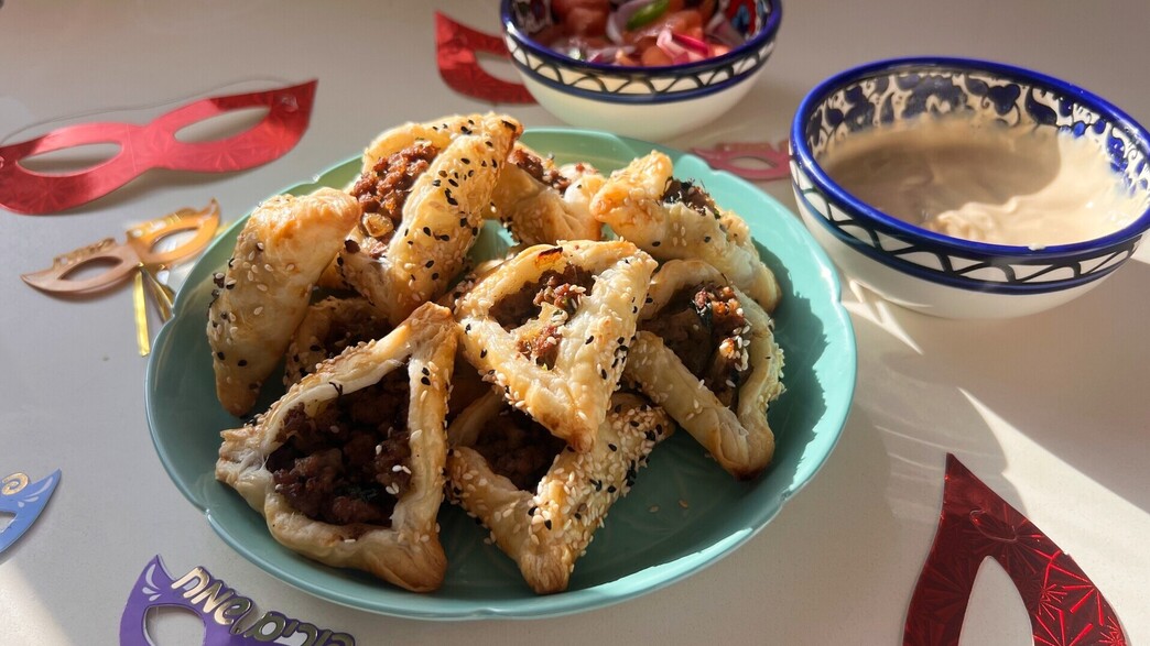 בורקס המן עם בשר וחצילים