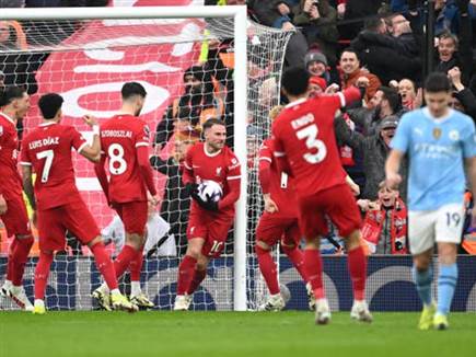 אלכסיס מקאליסטר עם השיוויון (GETTY)