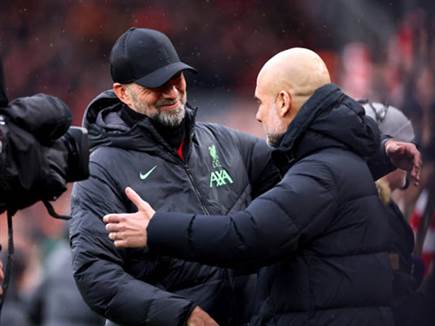 פפ גווארדיולה ויורגן קלופ. מפגש הענקים (GETTY)