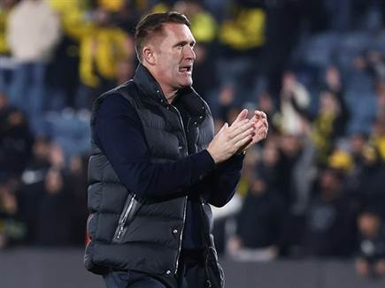 קין אוסף עוד שלוש נקודות בדרך למטרה (צילום: דני מרון)