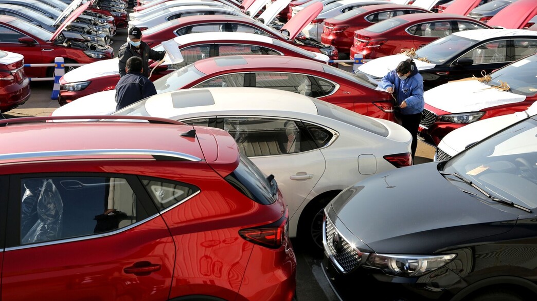 מכוניות שיוצרו בסין מחכות לייצוא בנמל