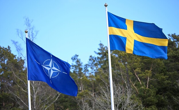 החברה ה-32 בברית: דגל שוודיה במטה נאט"ו בבריסל (צילום: reuters)