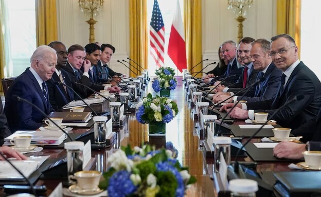 ביידן עם נשיא פולין דודה וראש ממשל פולין טוסק (צילום: רויטרס)